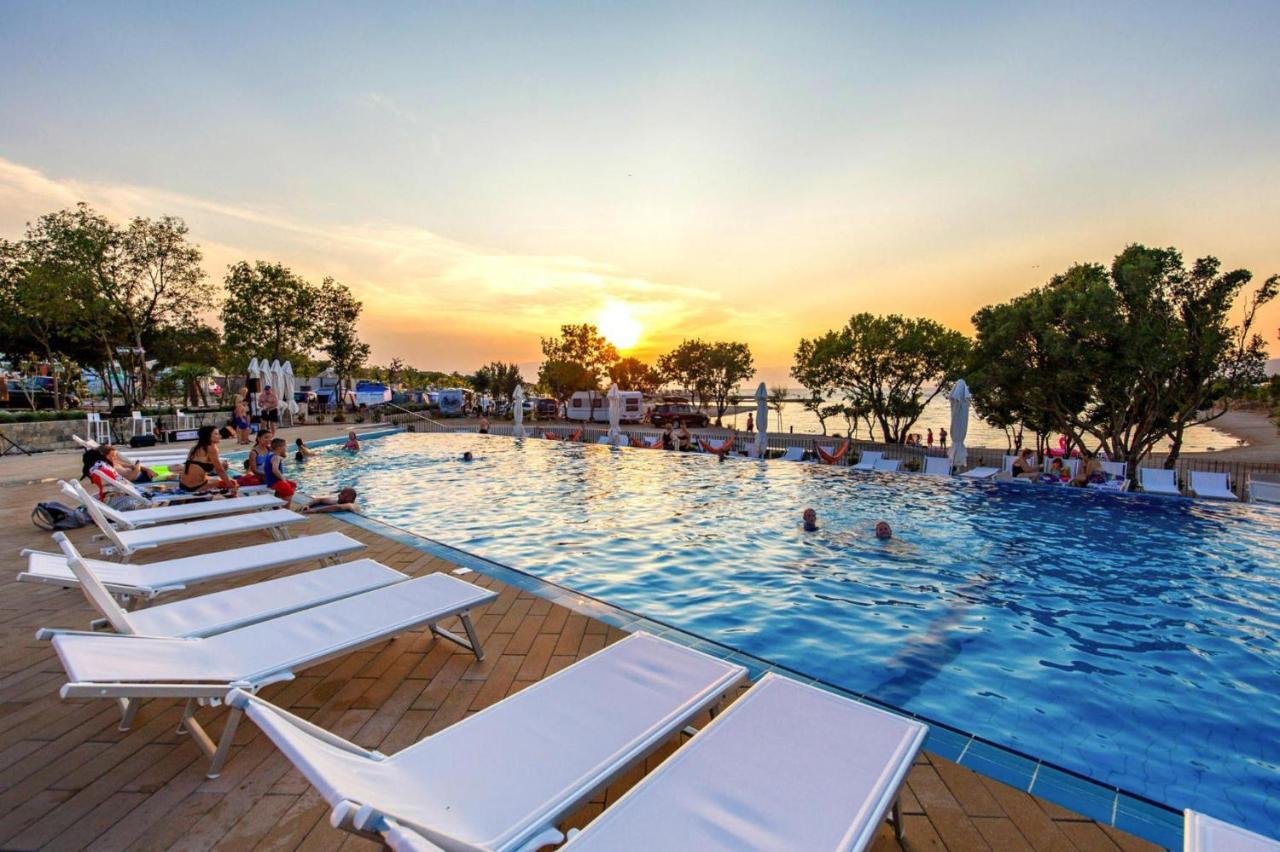 Mobile Homes In Omisalj, Island Krk, With Swimmingpool Omišalj